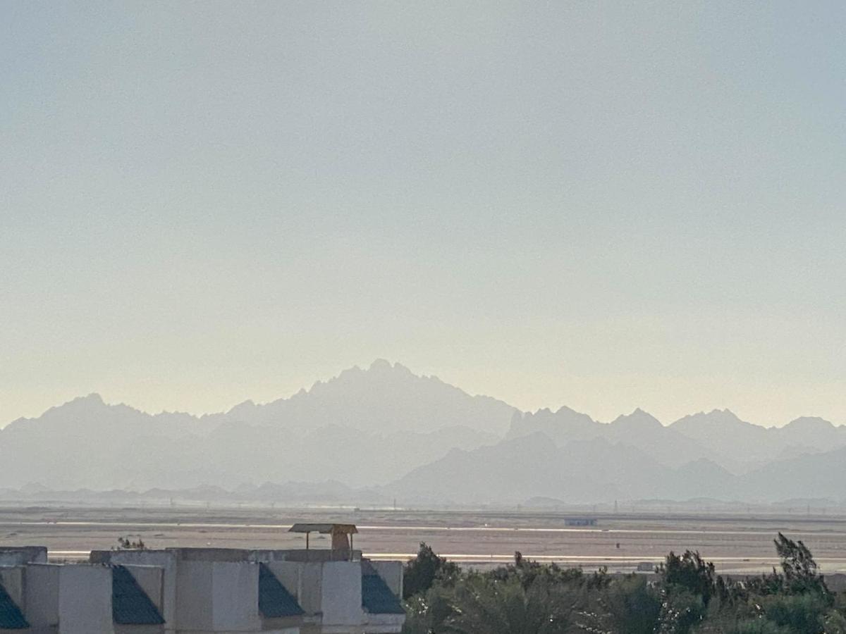 Modern Mountain View On The Touristic Promenade Appartamento Hurghada Esterno foto